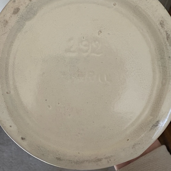 Rumrill 1930's Vintage Cream Vase with Art Deco Scroll Handles - Picture 5 of 8